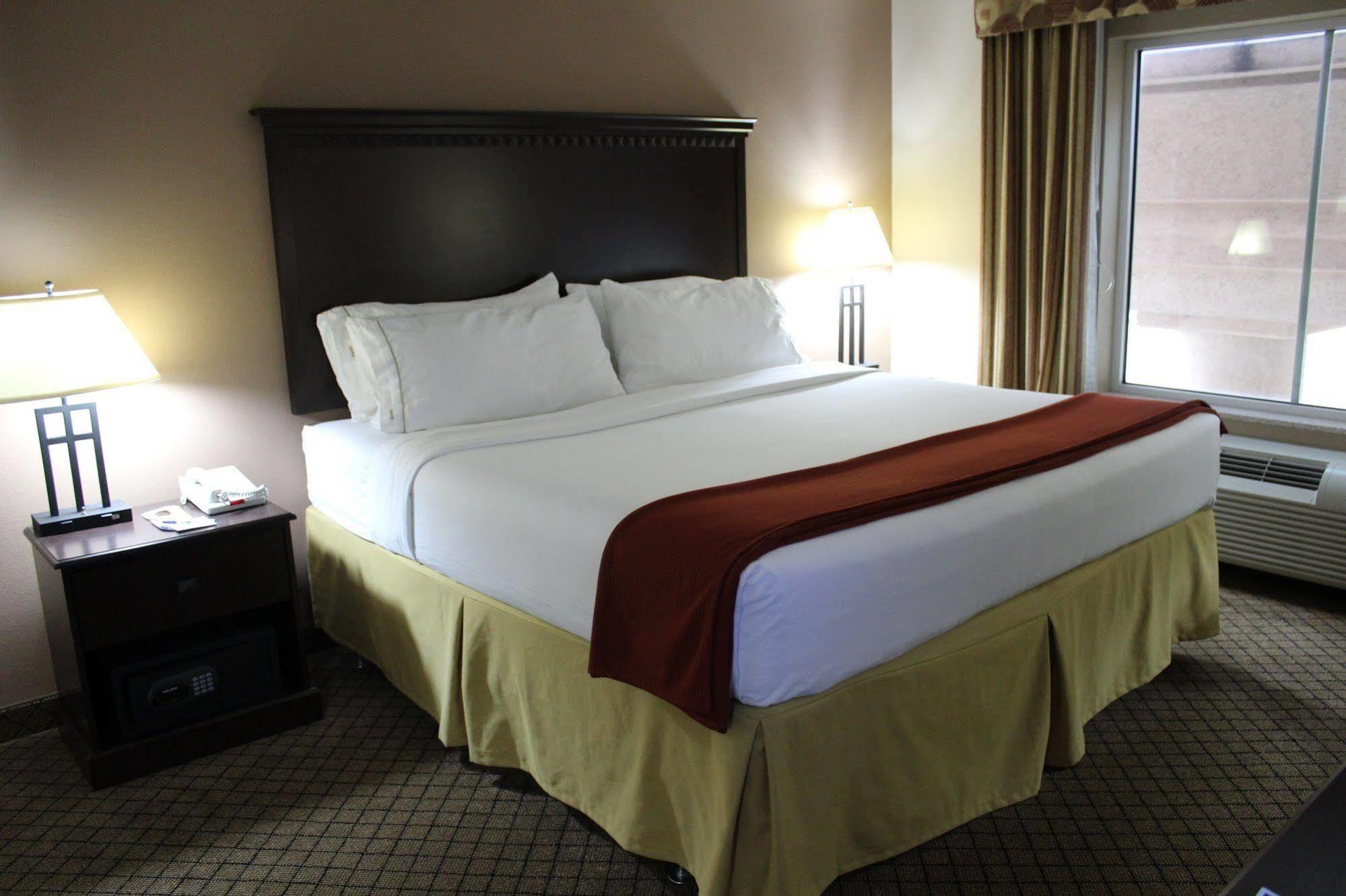 Holiday Inn Express Hotel & Suites Sedalia, An Ihg Hotel Εξωτερικό φωτογραφία